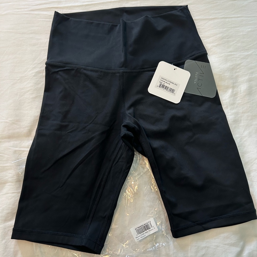 6” Black biker shorts size Medium